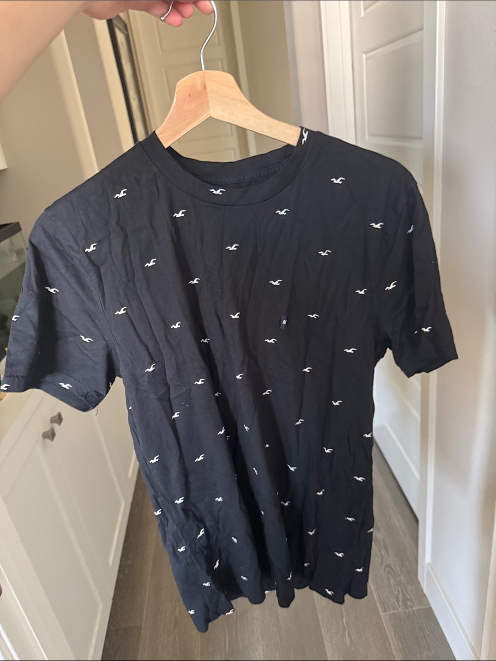 Hollister Size Medium 100% Cotton NWT Shirt